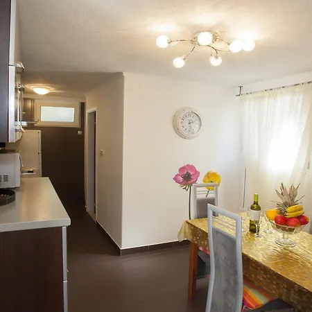 아파트먼트 웰컴 스플리트